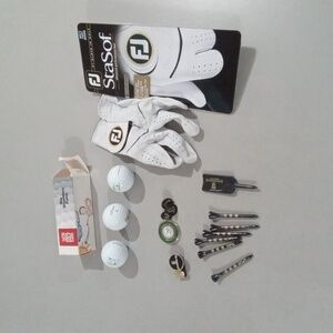 Assorted golfing gear